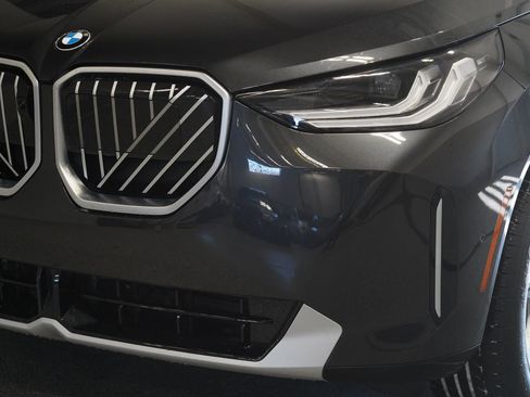 Used 2025 BMW X3 xDrive30i w/ Premium Package image 7