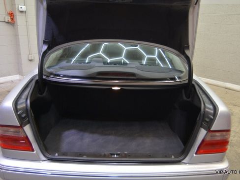 Used 2002 Mercedes-Benz E 320 Sedan image 36