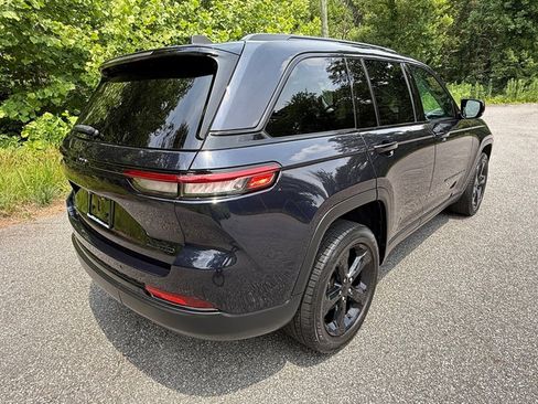 Used 2024 Jeep Grand Cherokee Limited w/ Black Appearance Package AWD/4WD image 6