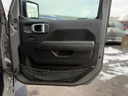 Used 2023 Jeep Gladiator Overland image 16