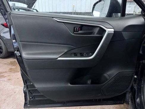 Used 2021 Toyota RAV4 LE w/ Carpet Mat Package (TMS) AWD/4WD image 11