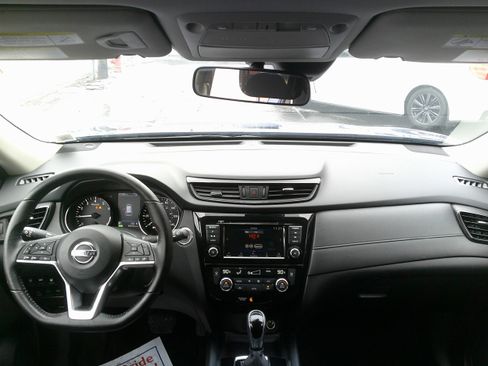 Used 2020 Nissan Rogue SV image 19