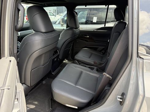 Used 2024 Lexus GX 550 w/ Accessory Package (31) AWD/4WD image 29
