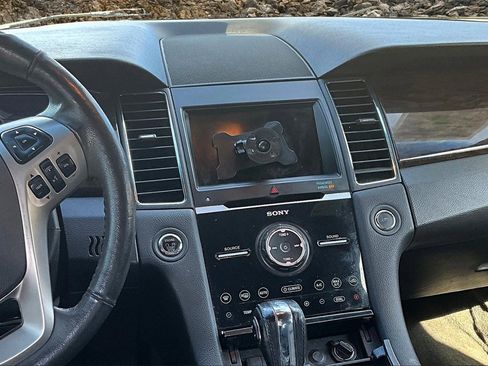 Used 2018 Ford Taurus Limited image 5