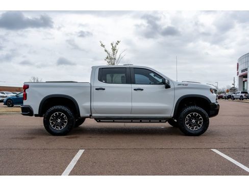 Used 2023 Chevrolet Silverado 1500 ZR2 w/ Technology Package image 4