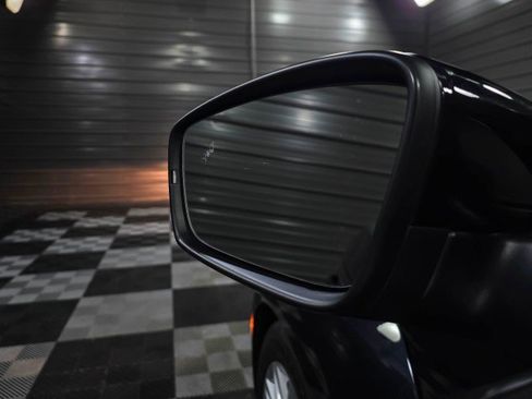 Used 2019 Volkswagen Beetle 2.0T SE FWD image 32