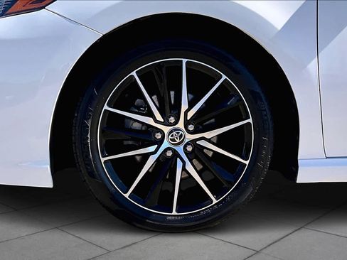Used 2021 Toyota Camry SE image 11
