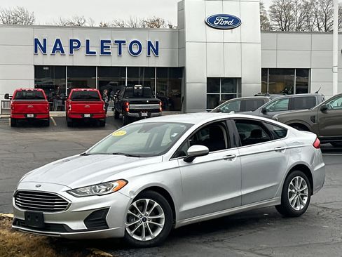 Used 2019 Ford Fusion SE image 1