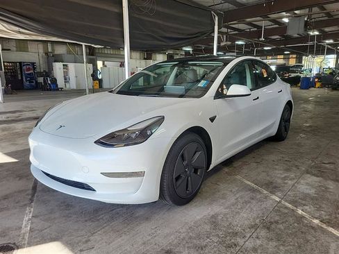 Used 2023 Tesla Model 3 Standard Range image 4
