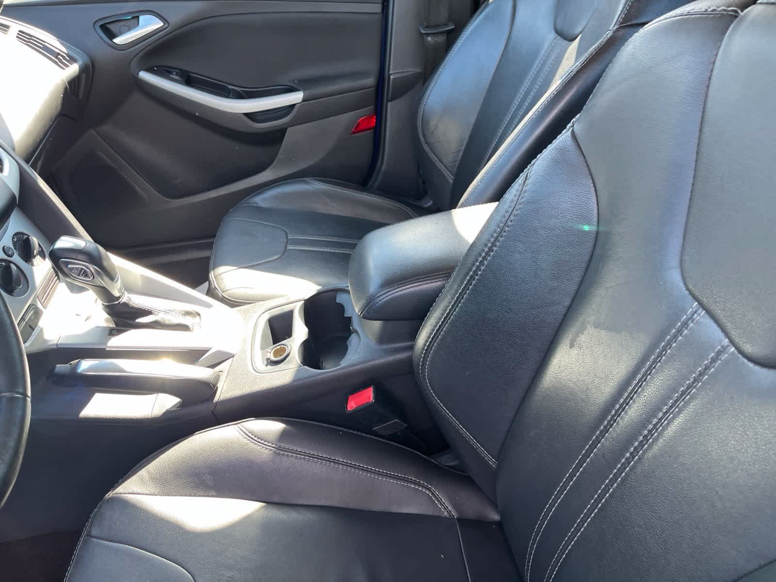 Used 2014 Ford Focus SE w/ Equipment Group 201A FWD image 23