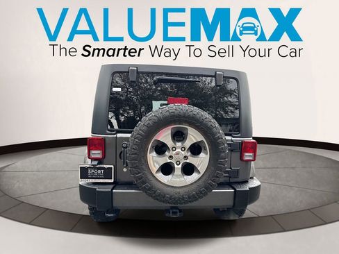 Used 2017 Jeep Wrangler Unlimited Sahara w/ Max Tow Package image 4