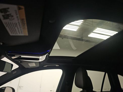 Used 2025 Mercedes-Benz GLC 300 image 23