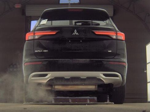 Used 2024 Mitsubishi Outlander SE image 8