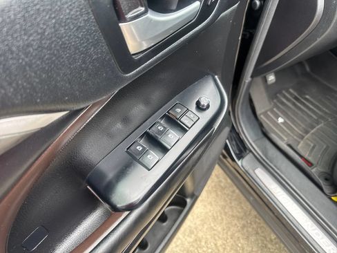 Used 2017 Toyota Highlander Limited Platinum FWD image 13