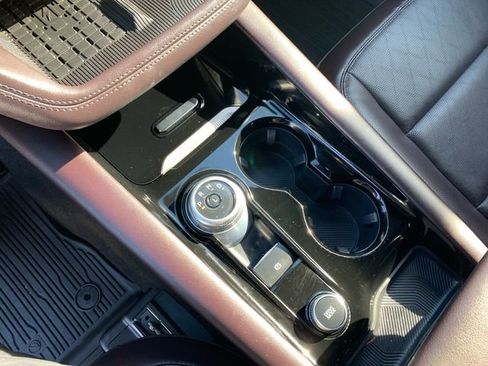 Used 2025 Ford Explorer Platinum image 38