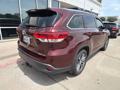 Used 2019 Toyota Highlander XLE AWD/4WD image 5