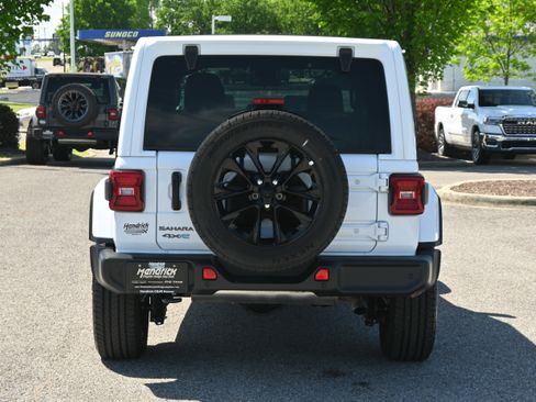 Used 2025 Jeep Wrangler Sahara w/ Safety Group image 13