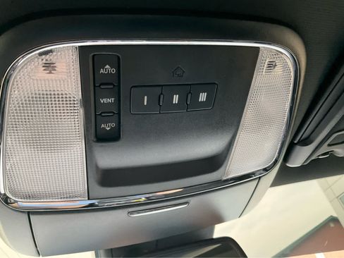 Used 2018 Dodge Charger R/T Scat Pack RWD image 18