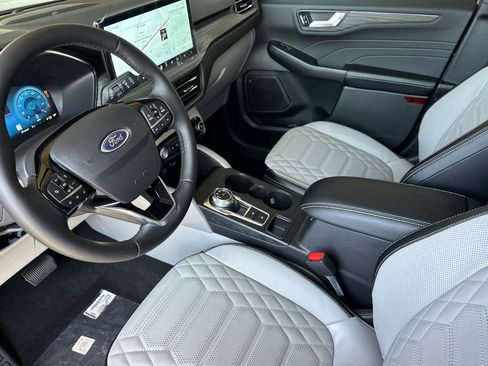 New 2024 Ford Escape Platinum w/ Premium Technology Package image 7