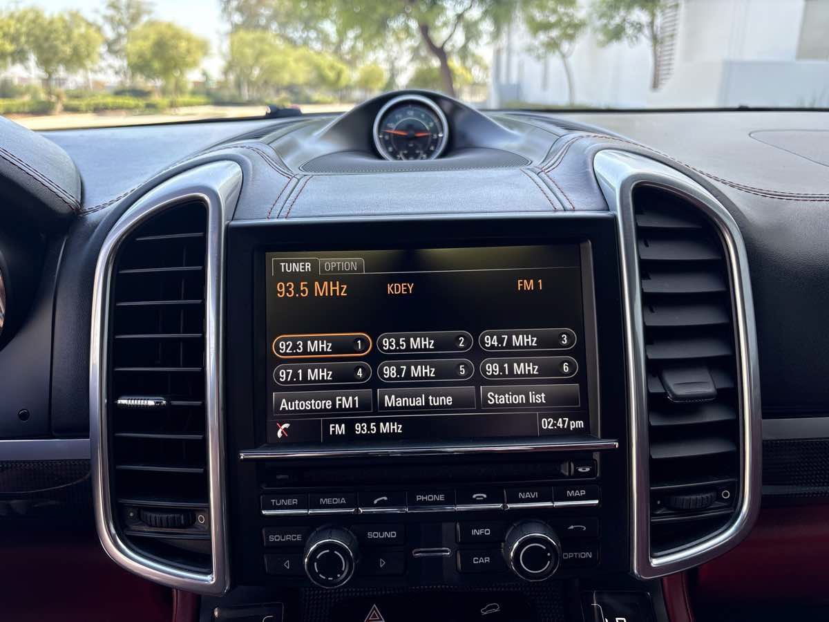 Used 2014 Porsche Cayenne GTS AWD/4WD image 23