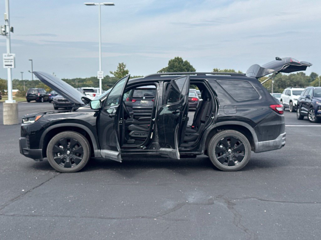Used 2026 Honda Pilot Black Edition image 14