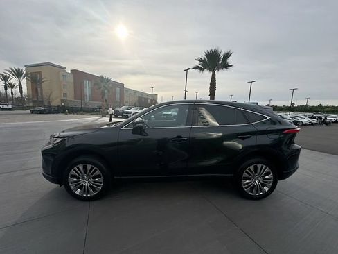 Used 2024 Toyota Venza Limited image 4