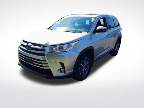 Used 2018 Toyota Highlander XLE AWD/4WD image 3