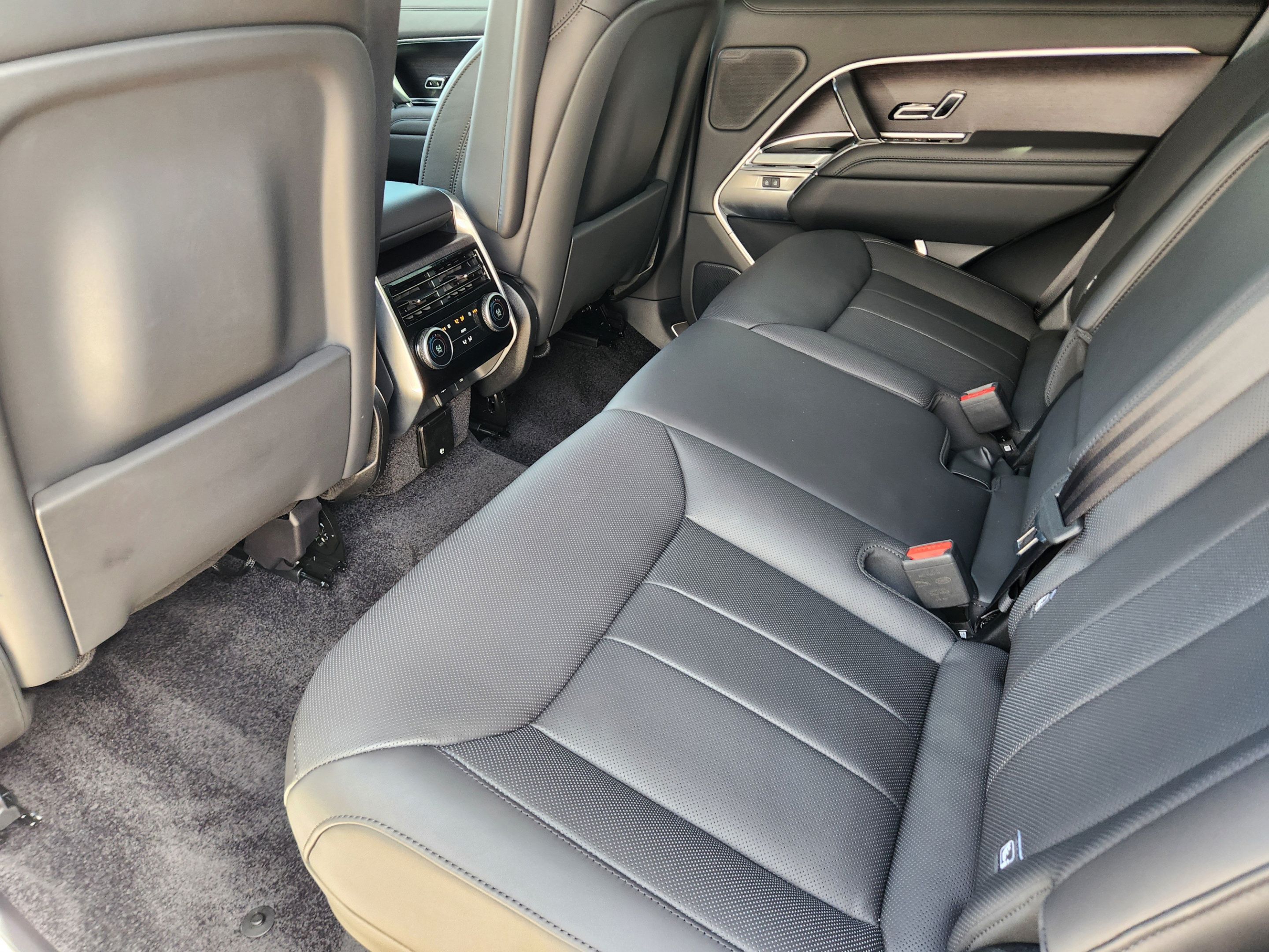Certified 2025 Land Rover Range Rover SE AWD/4WD image 26