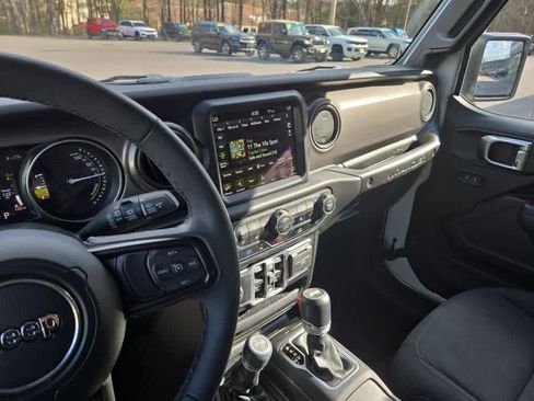 Used 2023 Jeep Wrangler Unlimited w/ Sun & Screen Package AWD/4WD image 14