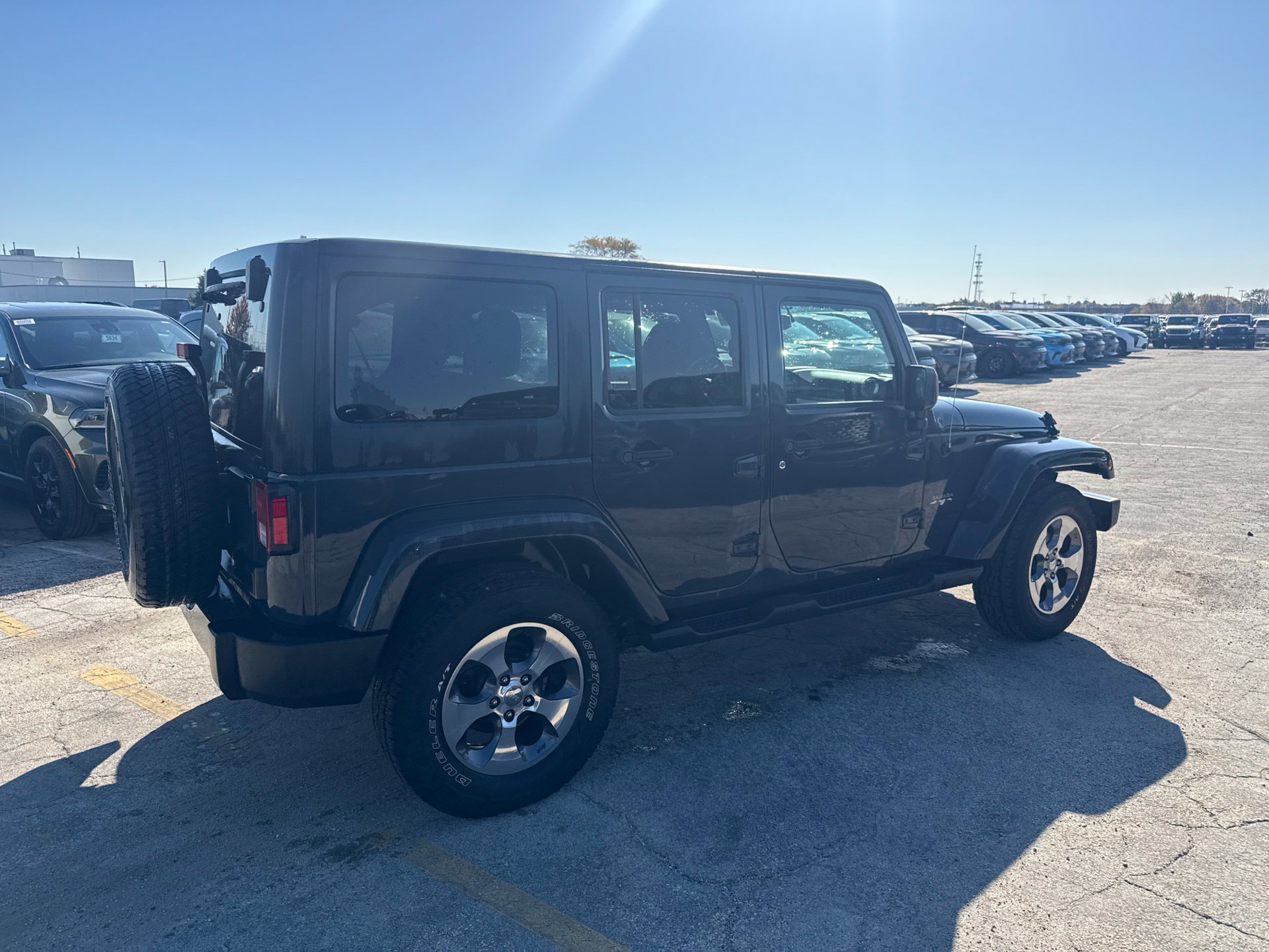 Used 2016 Jeep Wrangler Unlimited Sahara w/ Connectivity Group AWD/4WD image 6