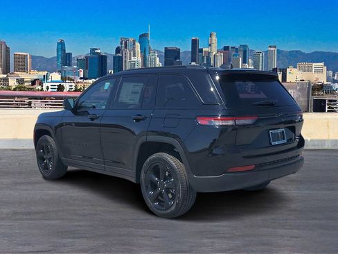 New 2025 Jeep Grand Cherokee Limited w/ Black Appearance Package image 5