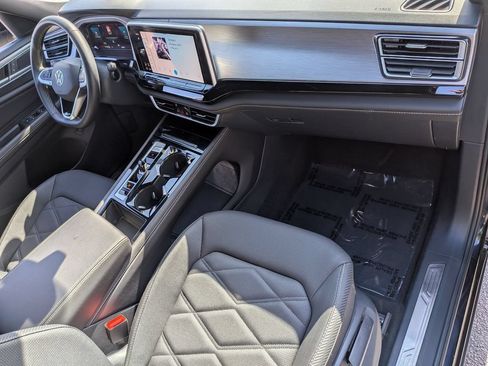 Used 2025 Volkswagen Atlas Cross Sport SE FWD image 31