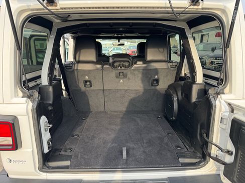 Used 2020 Jeep Wrangler Unlimited Sahara image 24