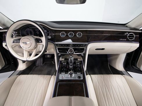 Used 2023 Bentley Flying Spur Azure image 24