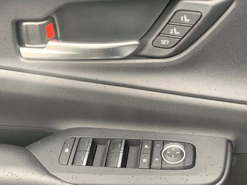 New 2026 Toyota Prius Plug-In Hybrid FWD image 11