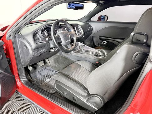 Used 2015 Dodge Challenger SXT w/ Driver Convenience Group RWD image 28