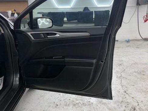 Used 2017 Ford Fusion SE w/ Fusion SE Technology Package image 26