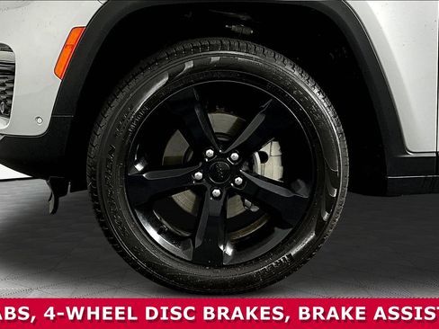 Used 2025 Jeep Grand Cherokee Limited w/ Luxury Tech Group II AWD/4WD image 30
