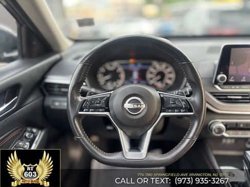 Used 2023 Nissan Altima 2.5 SR FWD image 11
