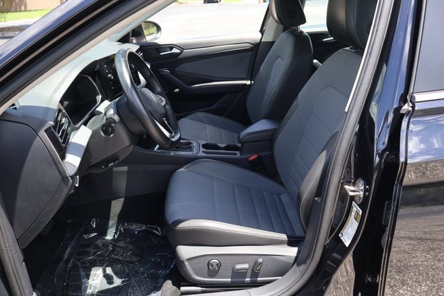 Certified 2025 Volkswagen Jetta SE FWD image 13