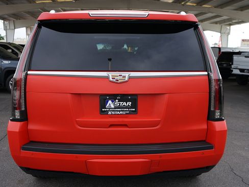 Used 2020 Cadillac Escalade Luxury image 4