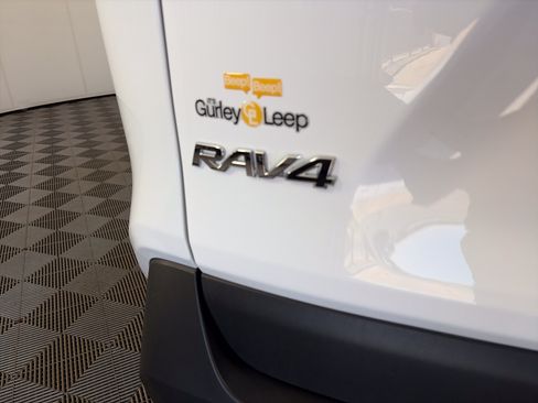 Used 2025 Toyota RAV4 LE AWD/4WD image 15