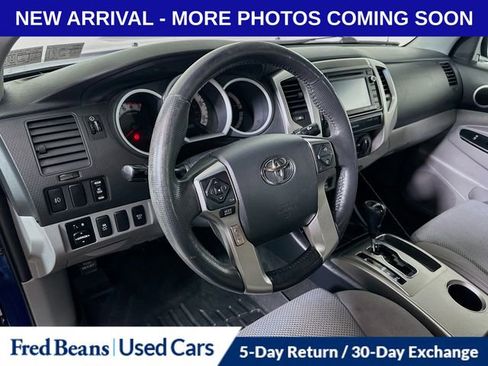 Used 2015 Toyota Tacoma Base image 10