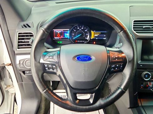 Used 2017 Ford Explorer XLT w/ Equipment Group 202A image 12