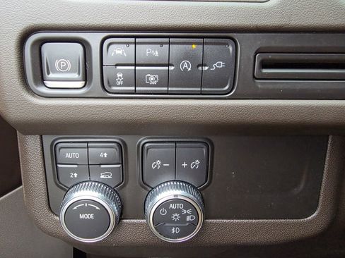 Used 2022 GMC Yukon SLT w/ SLT Premium Package AWD/4WD image 13