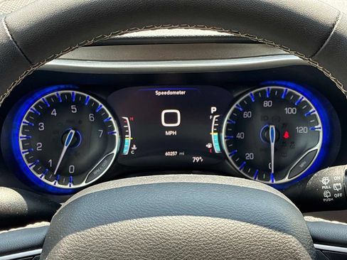 Used 2024 Chrysler Pacifica Touring-L FWD image 30