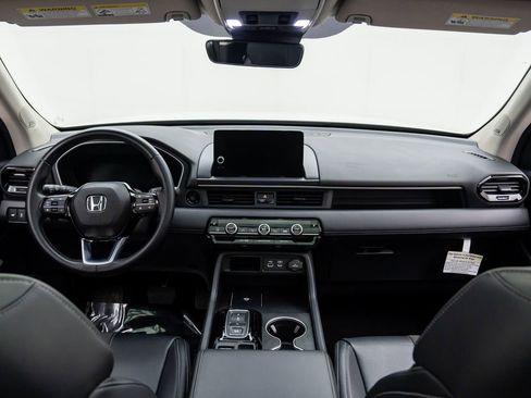 Used 2023 Honda Pilot Touring image 12