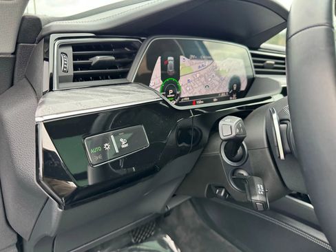Used 2021 Audi e-tron Prestige w/ Prestige Package image 30