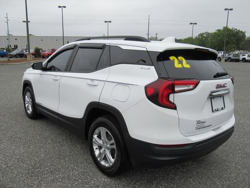 Used 2022 GMC Terrain SLE w/ Driver Convenience Package image 5