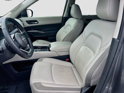 Certified 2024 Nissan Pathfinder SL w/ SL Premium Package FWD image 19